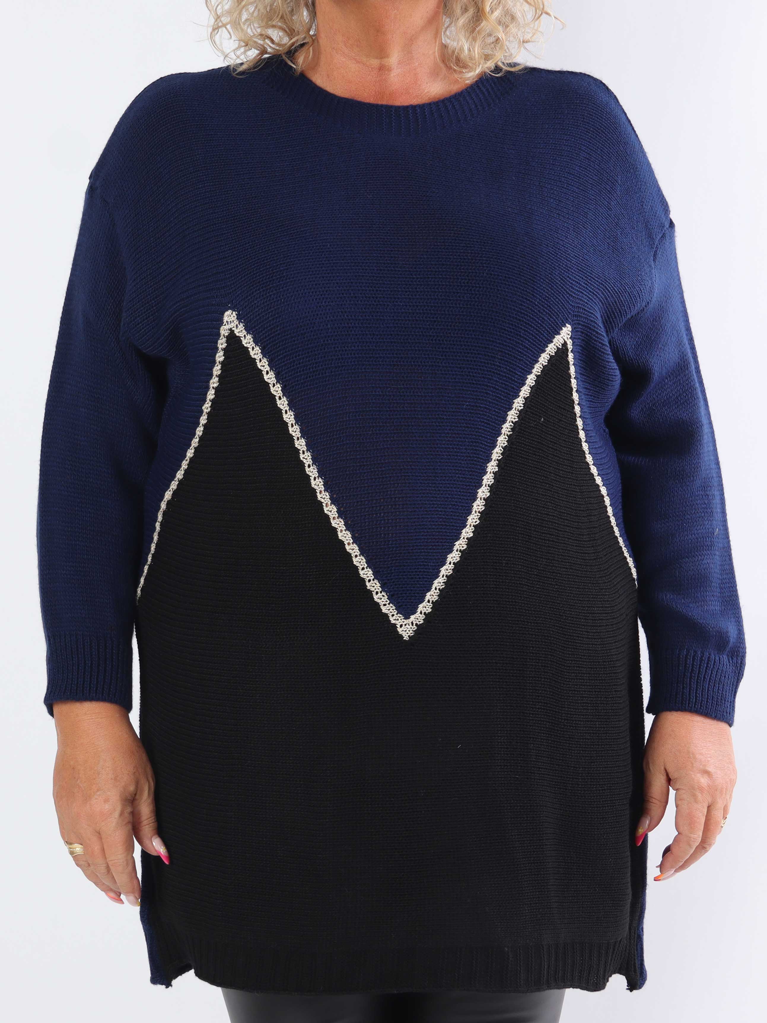 Amara - Tofarvet plus size strikkjole med gulddetaljer